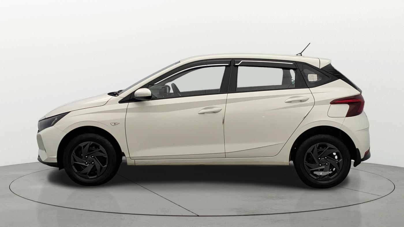 2023 Hyundai NEW I20 MAGNA 1.2 MT, Petrol, Manual, 27,146 km, Left Side