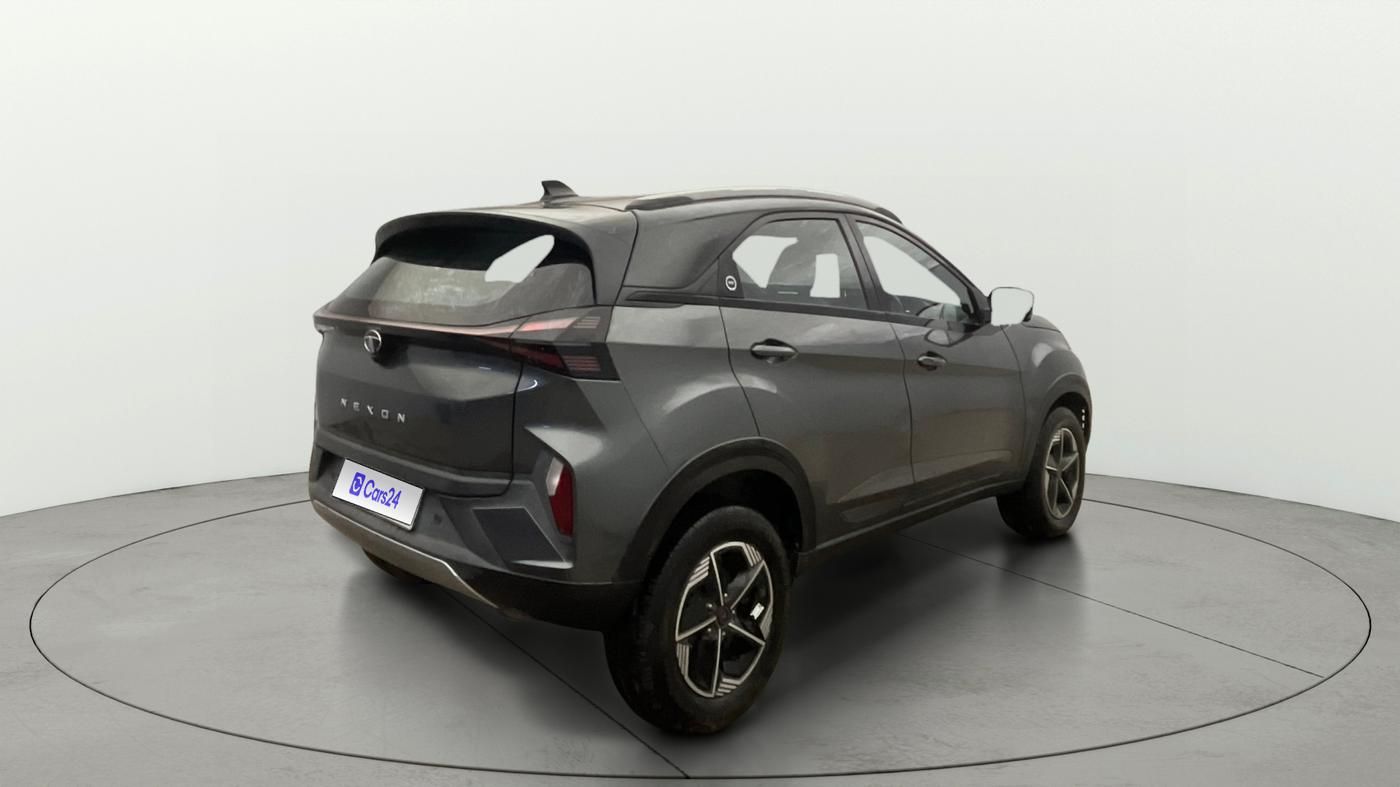 2023 Tata NEXON FEARLESS PURPLE + SUNROOF DUAL TONE 1.2 PETROL, Petrol, Manual, 20,347 km, Right Back Diagonal