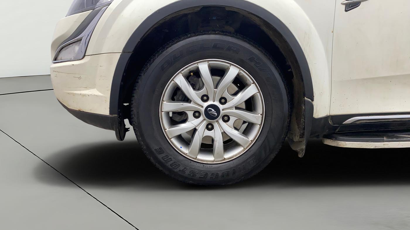 2020 Mahindra XUV500 W9, Diesel, Manual, 1,11,960 km, Left Front Wheel