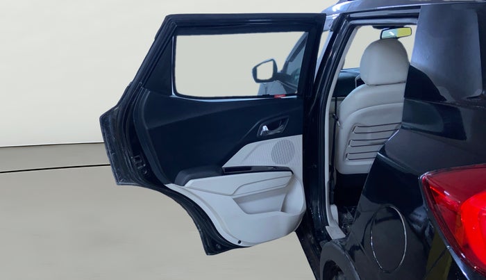 2021 Mahindra XUV300 W8 (O) 1.5 DIESEL, Diesel, Manual, 75,937 km, LHS Rear Door