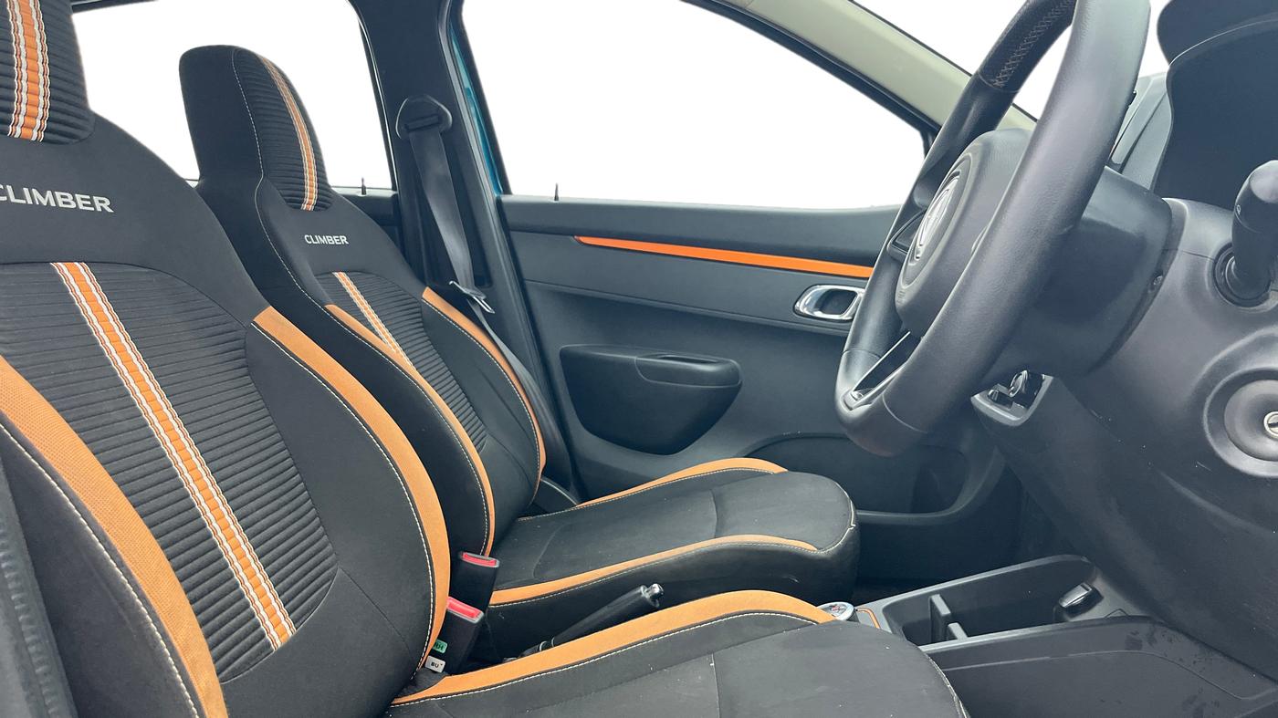 2021 Renault Kwid CLIMBER 1.0 AMT (O), Petrol, Automatic, 70,124 km, Right Side Front Door Cabin