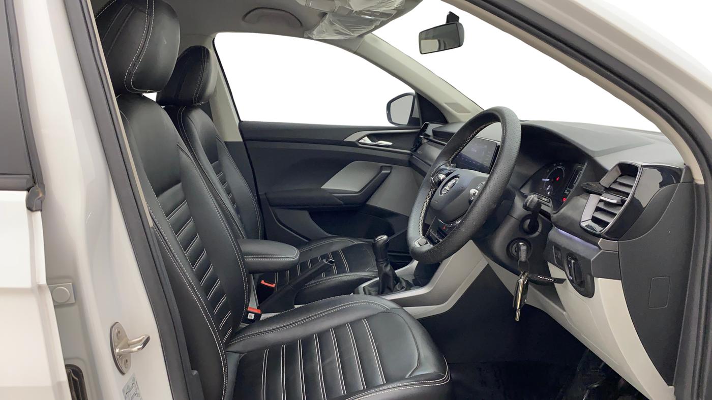 2023 Skoda KUSHAQ AMBITION 1.5 TSI MT, Petrol, Manual, 22,617 km, Right Side Front Door Cabin