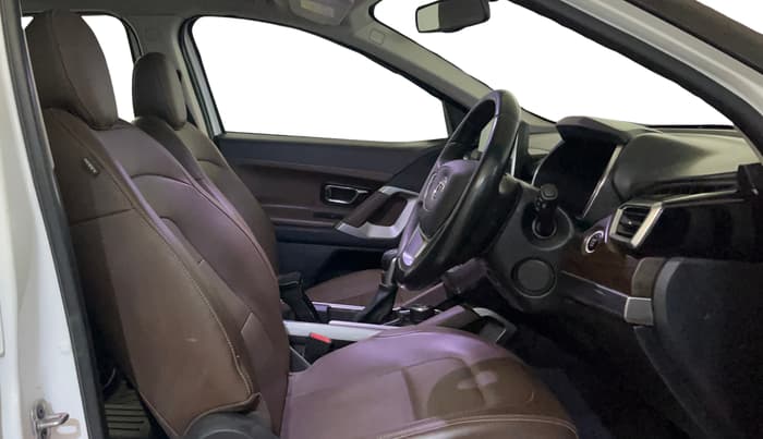 2022 Tata Harrier XZA PLUS 2.0L, Diesel, Automatic, 1,14,866 km, Right Side Front Door Cabin