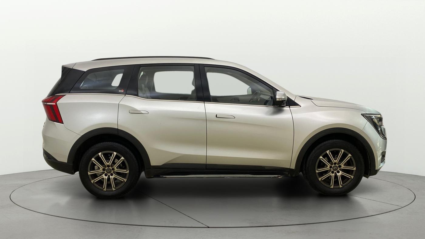 2021 Mahindra XUV700 AX 7 LUXURY P AT 7 STR, Petrol, Automatic, 47,374 km, Right Side View