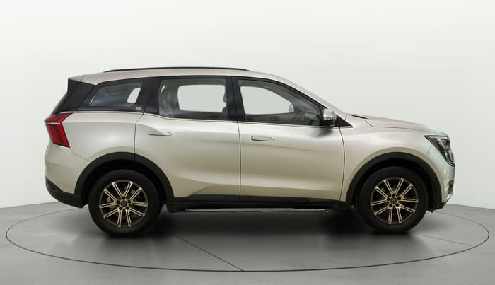 2021 Mahindra XUV700 AX 7 LUXURY P AT 7 STR, Petrol, Automatic, 47,374 km, Right Side View