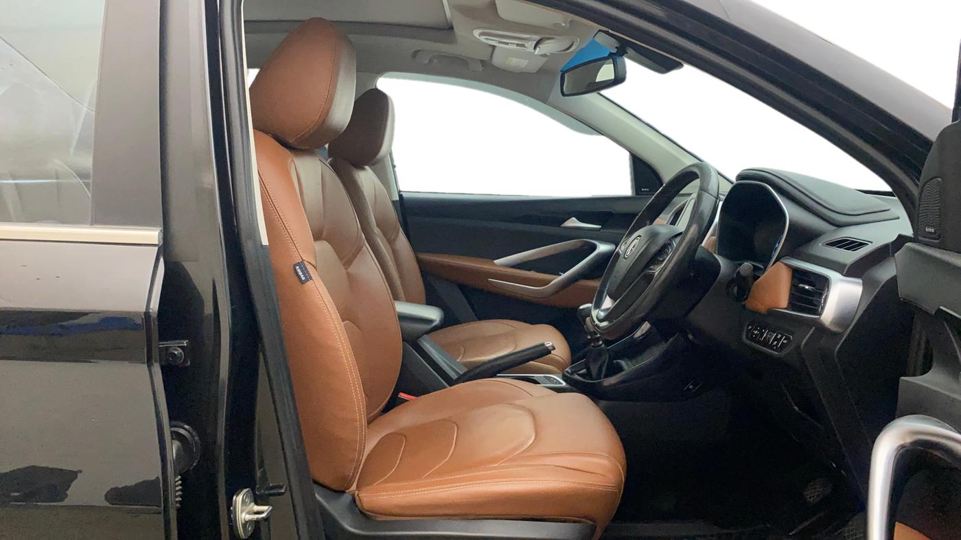 2021 MG HECTOR PLUS SHARP 2.0 DIESEL TURBO MT 6-STR, Diesel, Manual, 1,07,362 km, Right Side Front Door Cabin