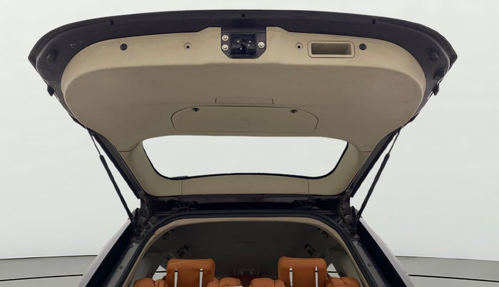 2017 Mahindra XUV500 W6, Diesel, Manual, 82,774 km, Boot Door Open