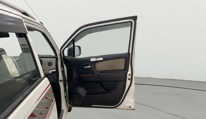 2016 Maruti Wagon R 1.0 VXI (O) AMT, CNG, Automatic, 99,735 km, RHS Front Door