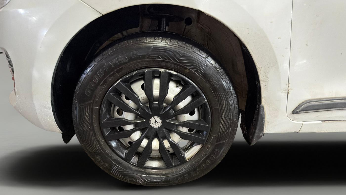 2022 Maruti Swift LXI, Petrol, Manual, 1,42,854 km, Left Front Wheel