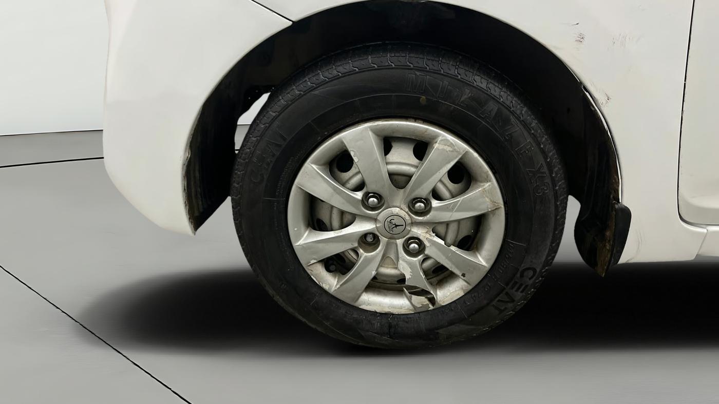 2015 Hyundai Eon D-LITE+, Petrol, Manual, 49,185 km, Left Front Wheel