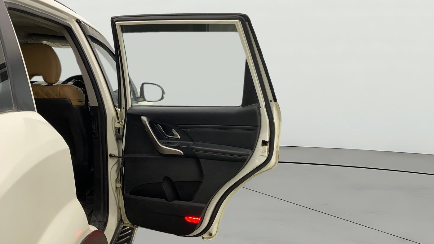 2019 Mahindra XUV500 W11 AT, Diesel, Automatic, 93,137 km, RHS Rear Door