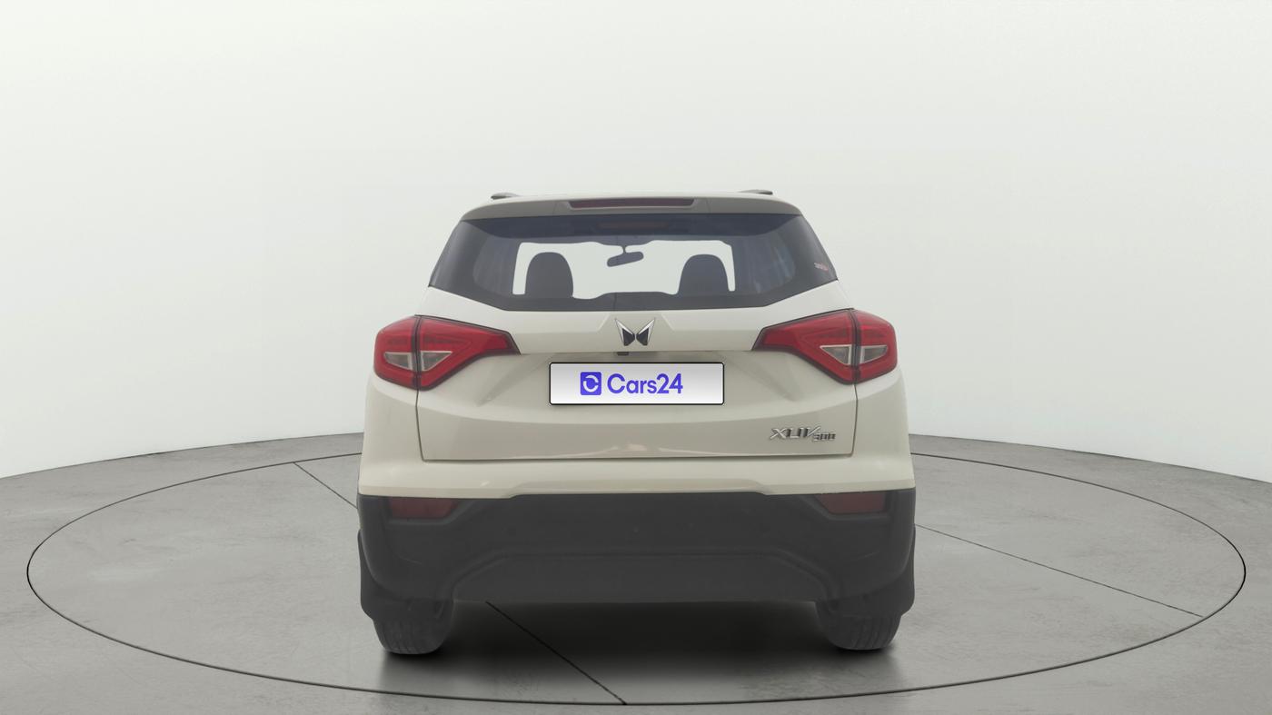 2023 Mahindra XUV300 W4 1.2 PETROL, Petrol, Manual, 13,800 km, Back/Rear