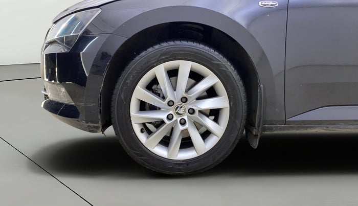 2016 Skoda Superb L&K 1.8 TSI AT, Petrol, Automatic, 70,037 km, Left Front Wheel