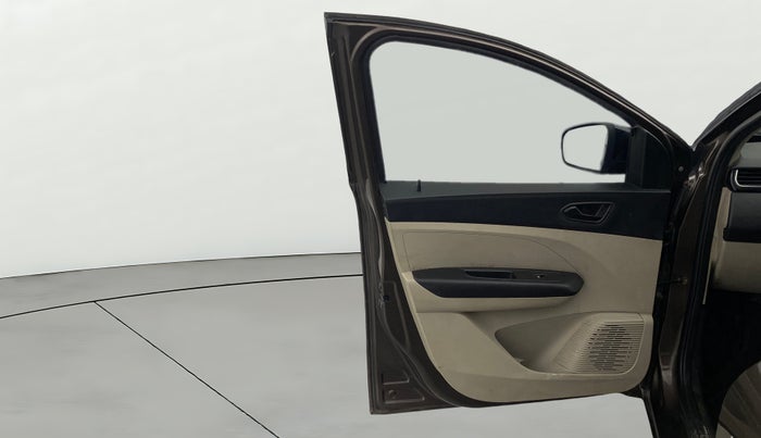 2022 Renault TRIBER RXT, Petrol, Manual, 48,648 km, LHS Front Door