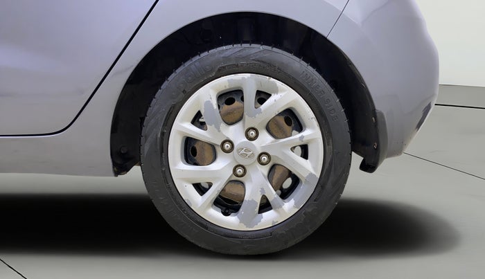 2018 Hyundai Grand i10 MAGNA 1.2 KAPPA VTVT, CNG, Manual, 1,32,621 km, Left Rear Wheel