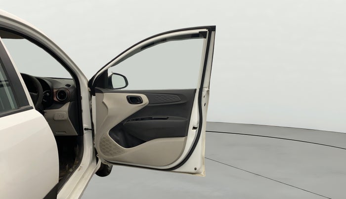 2021 Hyundai AURA S 1.2 CNG, CNG, Manual, 1,02,902 km, RHS Front Door
