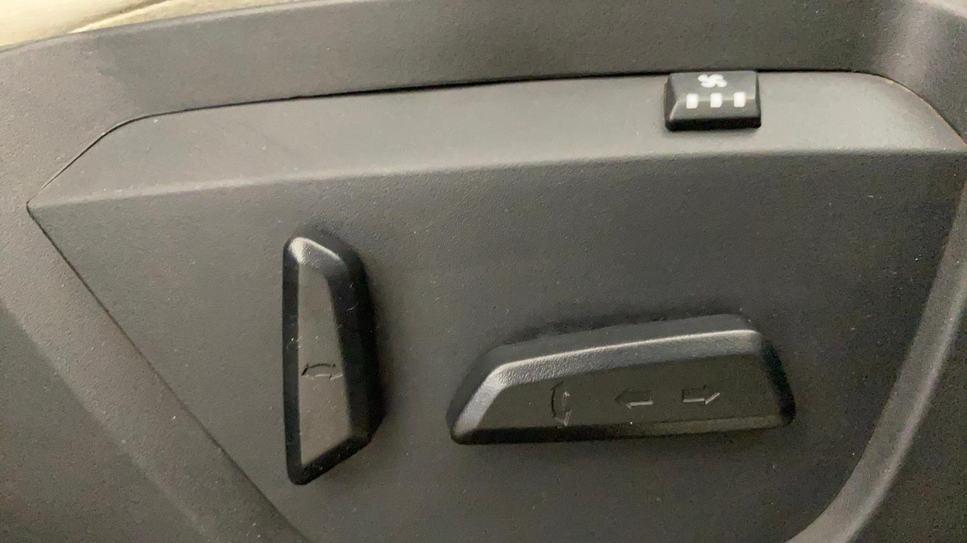 2023 Tata Safari XZA PLUS GOLD, Diesel, Automatic, 39,443 km, Driver Side Adjustment Panel
