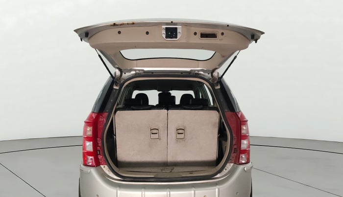 2016 Mahindra XUV500 W4, Diesel, Manual, 84,397 km, Boot Door Open