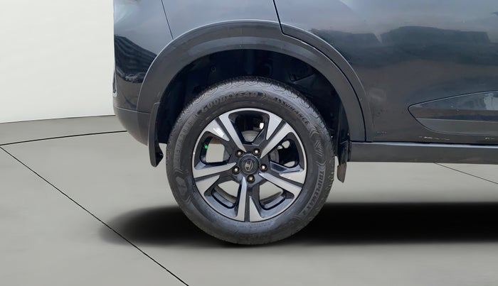 2024 Tata NEXON Fearless 1.2 Revotron 7DCA Dark Edition, Petrol, Automatic, 21,861 km, Right Rear Wheel
