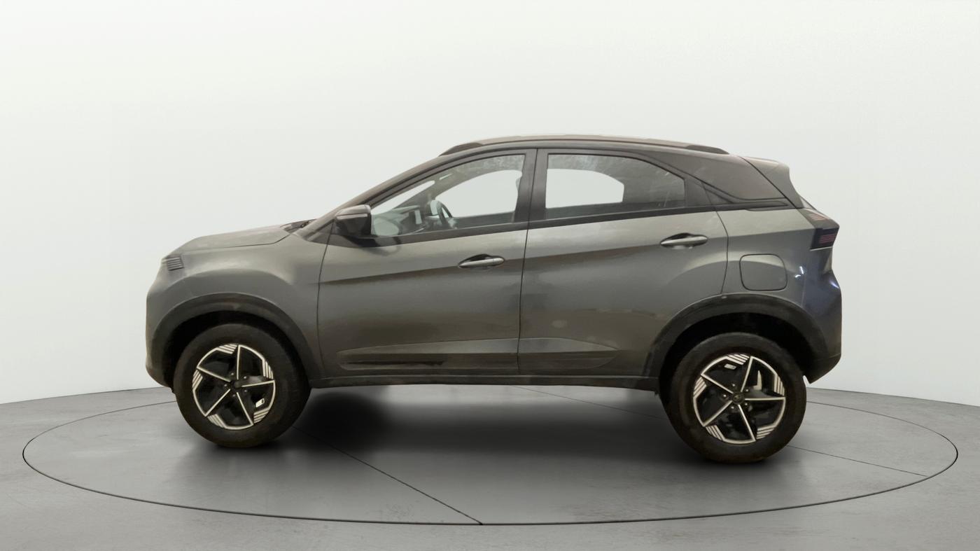 2023 Tata NEXON FEARLESS PURPLE + SUNROOF DUAL TONE 1.2 PETROL, Petrol, Manual, 20,347 km, Left Side