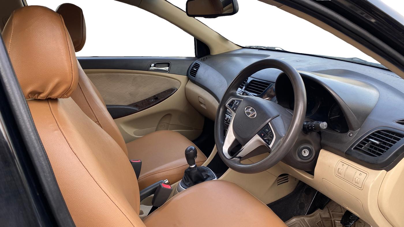 2013 Hyundai Verna FLUIDIC 1.6 CRDI SX, Diesel, Manual, 1,19,448 km, Right Side Front Door Cabin