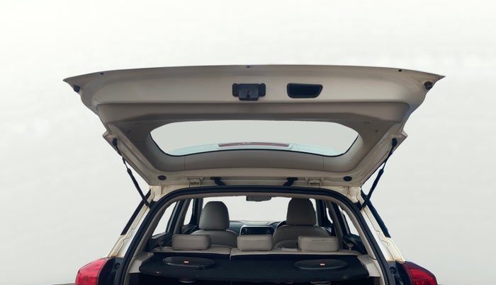 2019 Mahindra XUV300 W8 (O) 1.5 DIESEL AMT, Diesel, Automatic, 1,23,093 km, Boot Door Open