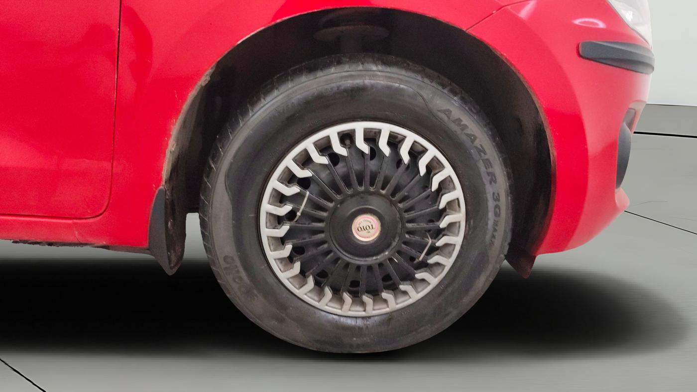 2023 Maruti Swift VXI AMT, Petrol, Automatic, 63,460 km, Right Front Wheel