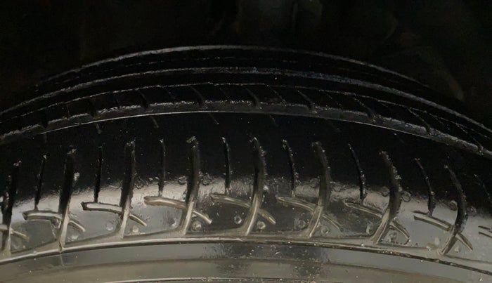 2017 Maruti Baleno DELTA PETROL 1.2, Petrol, Manual, 39,035 km, Right Front Tyre Tread