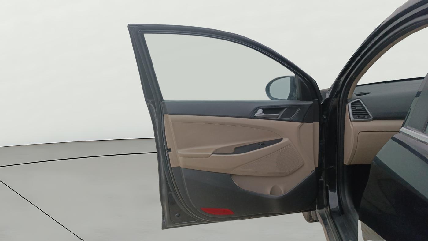 2018 Hyundai Tucson 2WD AT GL DIESEL
, Diesel, Automatic, 1,43,838 km, LHS Front Door