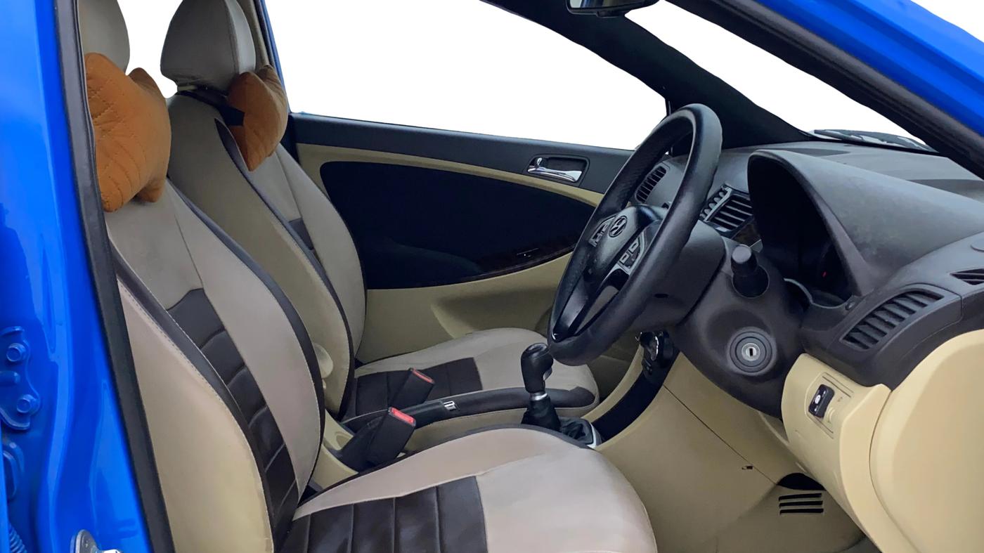 2014 Hyundai Verna FLUIDIC 1.6 VTVT SX, CNG, Manual, 60,800 km, Right Side Front Door Cabin