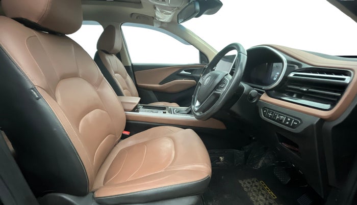 2023 MG HECTOR PLUS SAVVY PRO 1.5 TURBO CVT 7 STR, Petrol, Automatic, 62,175 km, Right Side Front Door Cabin
