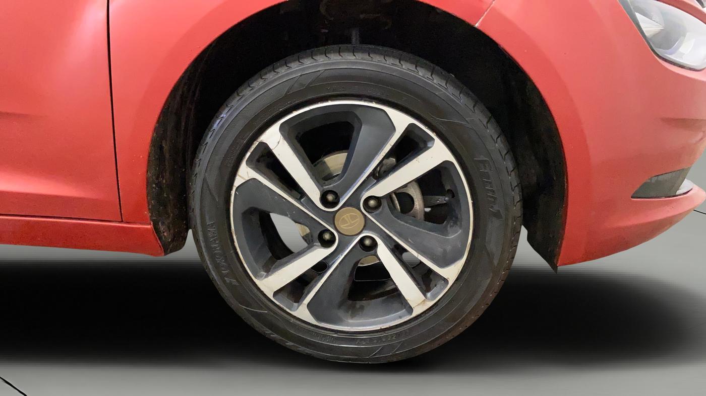 2020 Tata ALTROZ XZ PETROL, Petrol, Manual, 1,04,871 km, Right Front Wheel