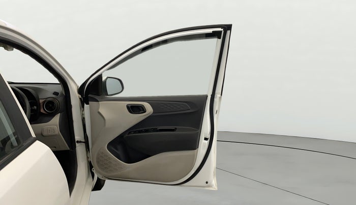 2020 Hyundai AURA S 1.2 CNG, CNG, Manual, 94,746 km, RHS Front Door