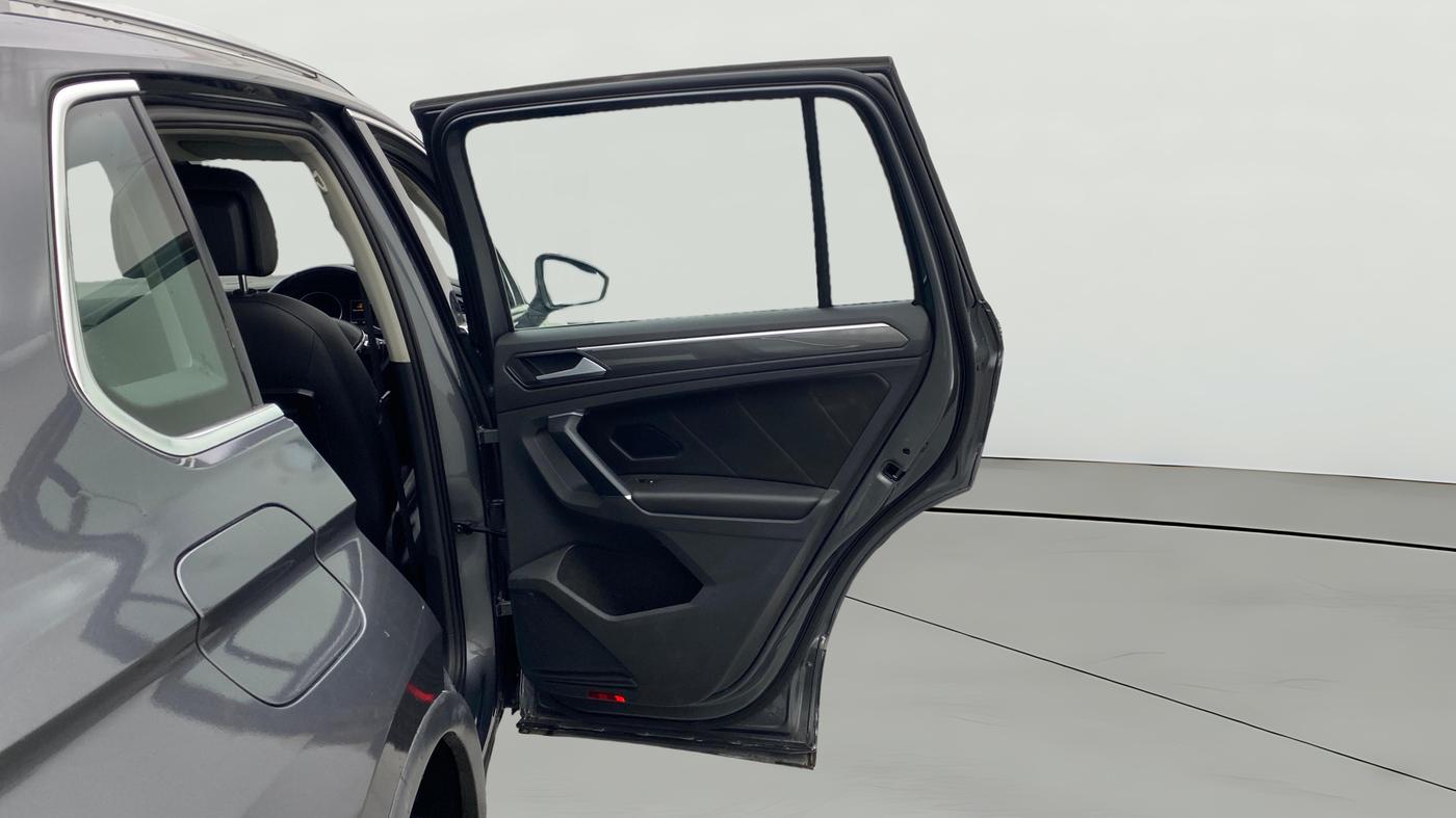 2017 Volkswagen TIGUAN HIGHLINE TDI AT, Diesel, Automatic, 1,05,693 km, RHS Rear Door
