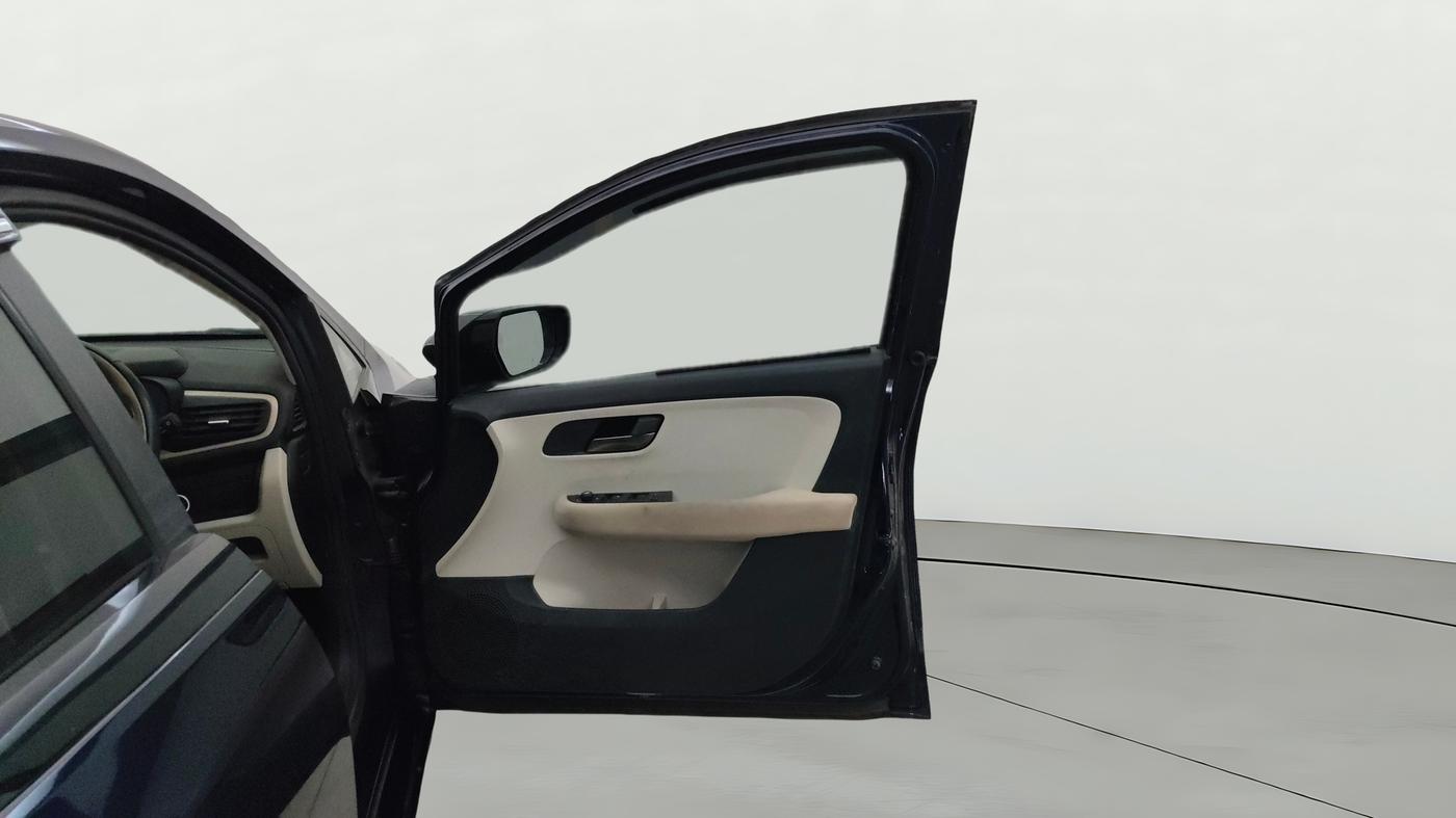 2025 Tata ALTROZ Accomplished Plus S Petrol 6DCT, Petrol, Automatic, 19,943 km, RHS Front Door