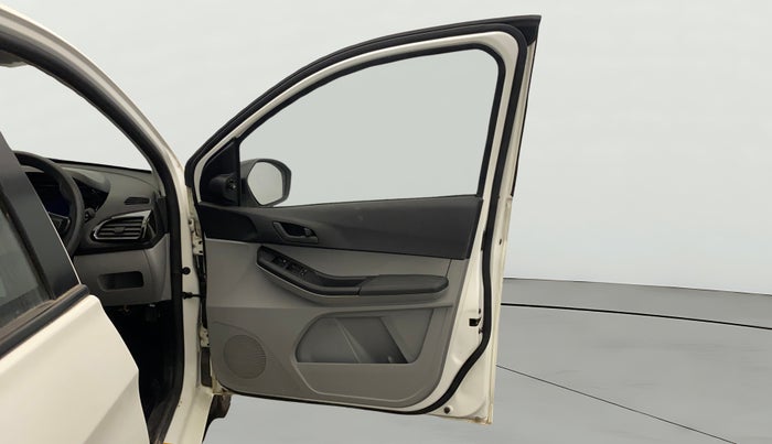 2024 Tata Tiago XT Rhythm CNG, CNG, Manual, 16,209 km, RHS Front Door
