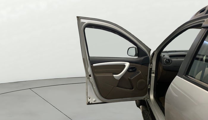 2017 Renault Duster RXL PETROL, Petrol, Manual, 73,012 km, LHS Front Door