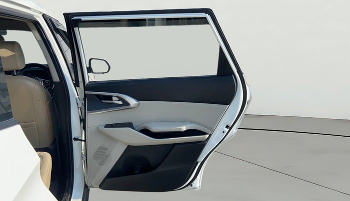 2022 KIA CARENS PREMIUM 1.4 PETROL 7 STR, Petrol, Manual, 67,834 km, RHS Rear Door