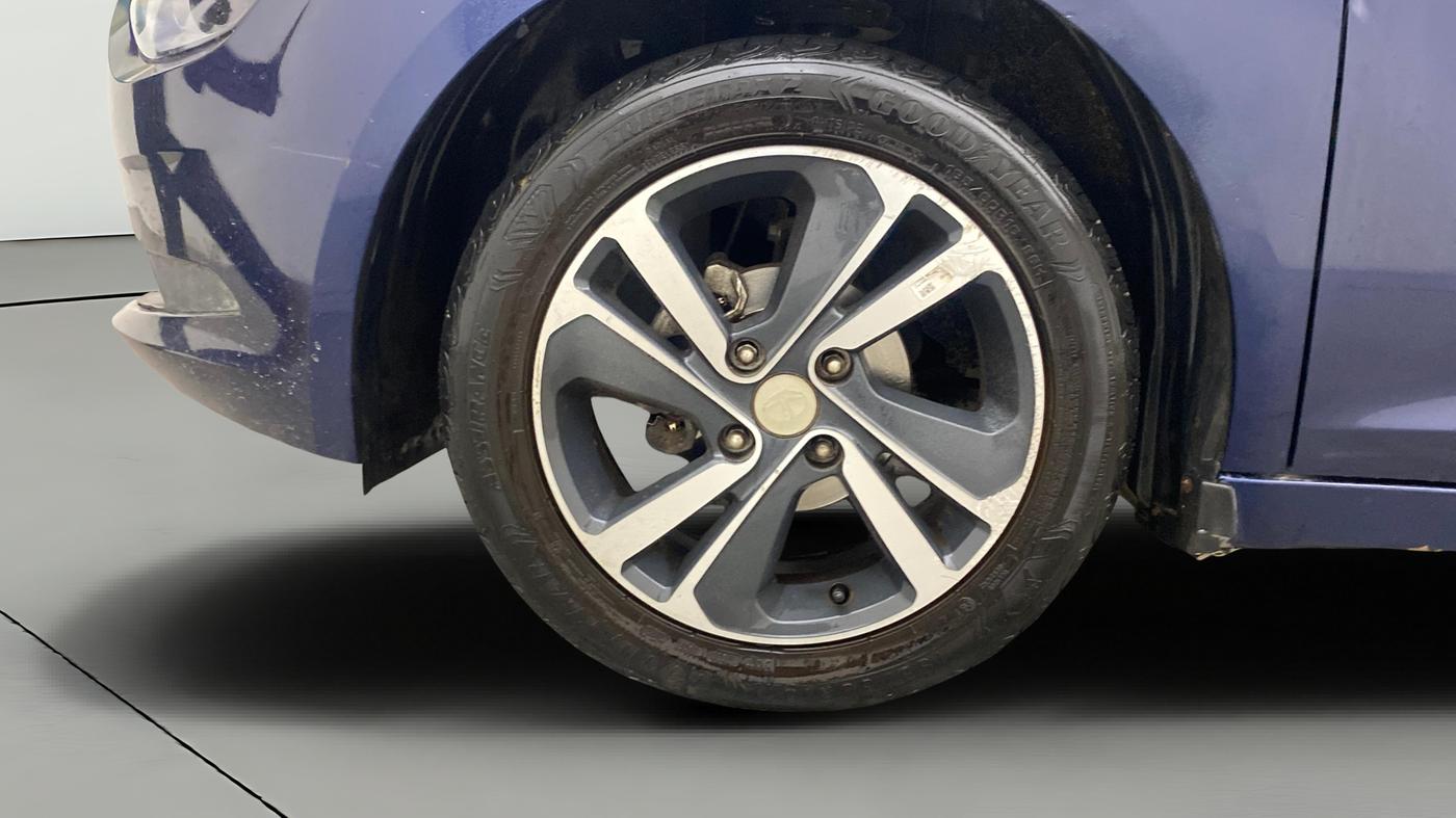 2023 Tata ALTROZ XZ + SUNROOF, Petrol, Manual, 31,000 km, Left Front Wheel