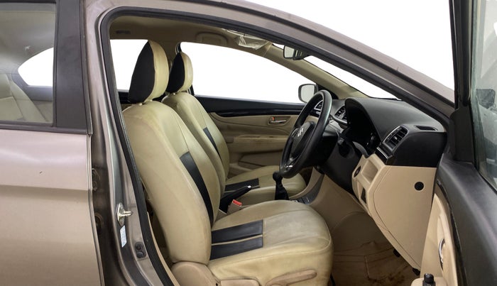 2016 Maruti Ciaz ZXI, Petrol, Manual, 50,963 km, Right Side Front Door Cabin