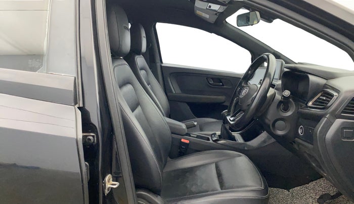 2022 Tata ALTROZ XZ PLUS PETROL DARK EDITION, Petrol, Manual, 49,704 km, Right Side Front Door Cabin