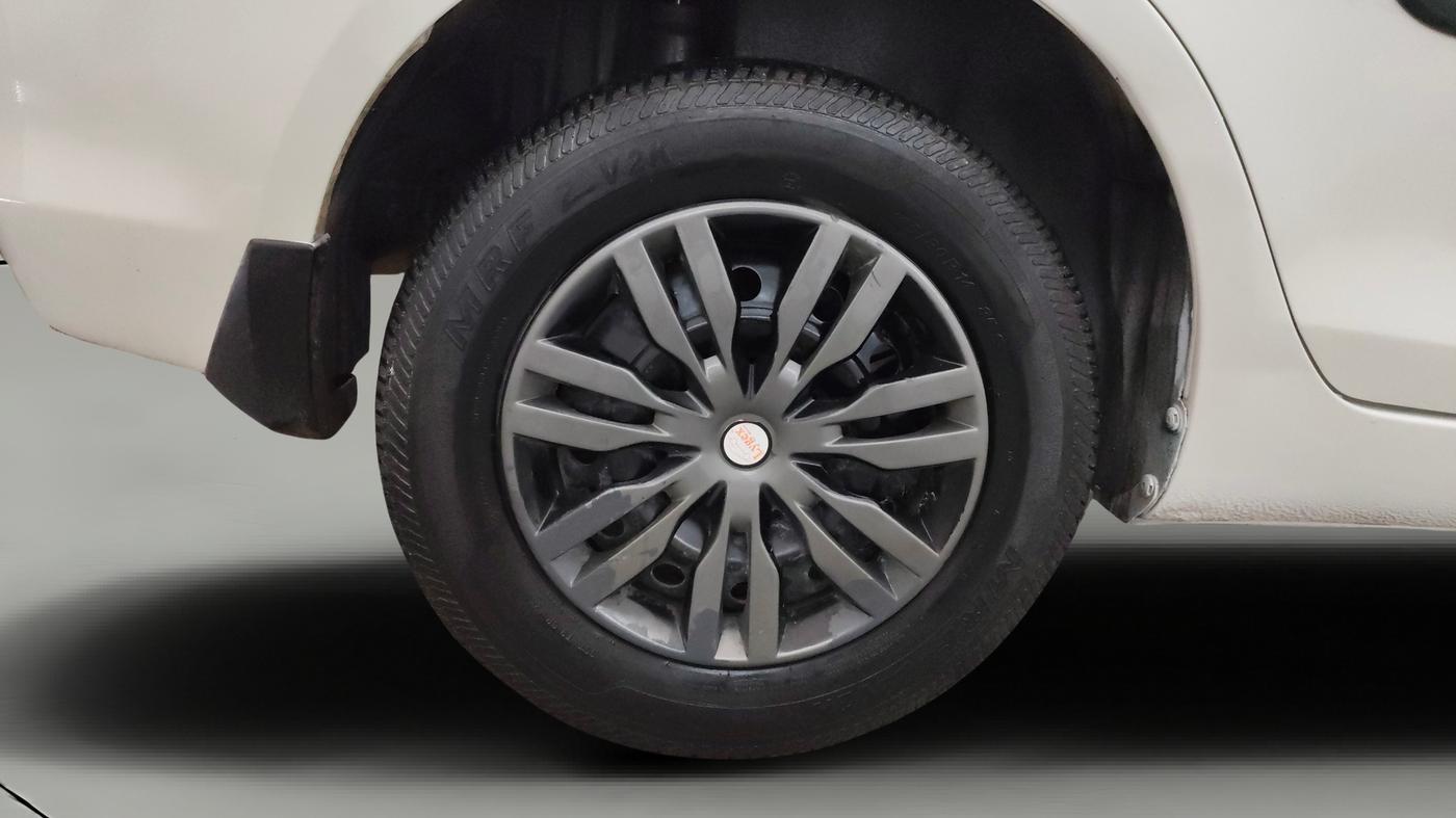 2015 Maruti Swift Dzire VXI, Petrol, Manual, 74,559 km, Right Rear Wheel