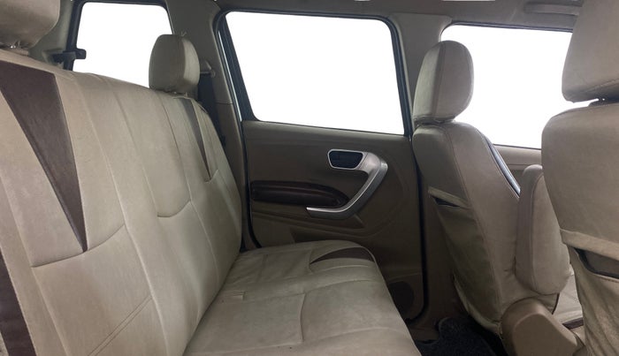 2015 Mahindra TUV300 T8, Diesel, Manual, 96,628 km, Right Side Rear Door Cabin