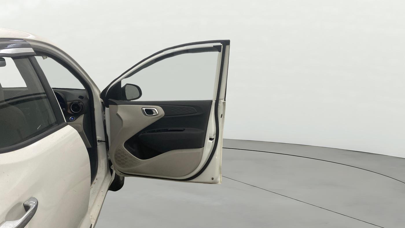2022 Hyundai AURA SX 1.2 CNG, CNG, Manual, 9,680 km, RHS Front Door