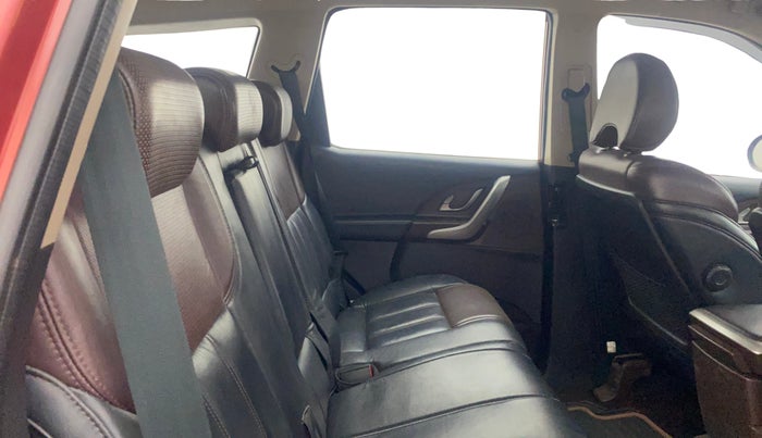 2014 Mahindra XUV500 W8, Diesel, Manual, 85,652 km, Right Side Rear Door Cabin