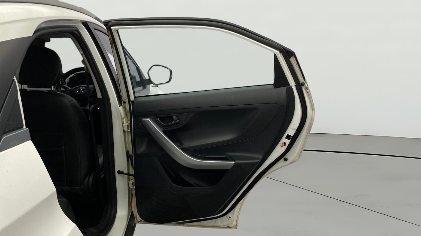 2021 Tata NEXON XM SUNROOF PETROL, Petrol, Manual, 18,367 km, RHS Rear Door