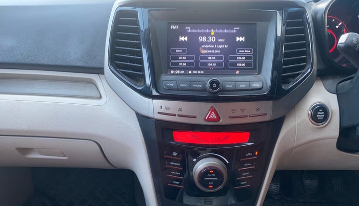 2020 Mahindra XUV300 W8 1.5 DIESEL, Diesel, Manual, 1,04,106 km, Air Conditioner