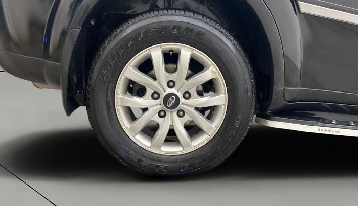 2017 Mahindra XUV500 W10 AT, Diesel, Automatic, 1,11,323 km, Right Rear Wheel