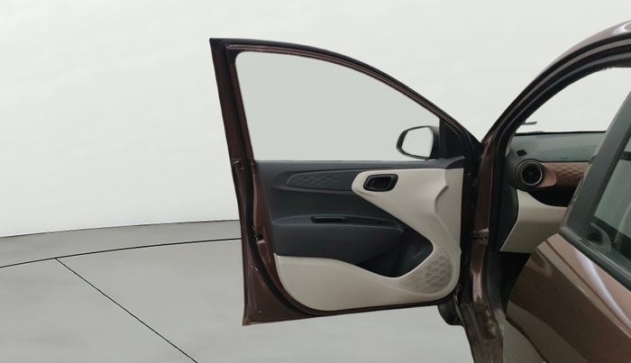 2022 Hyundai AURA S 1.2 CNG, CNG, Manual, 27,951 km, LHS Front Door