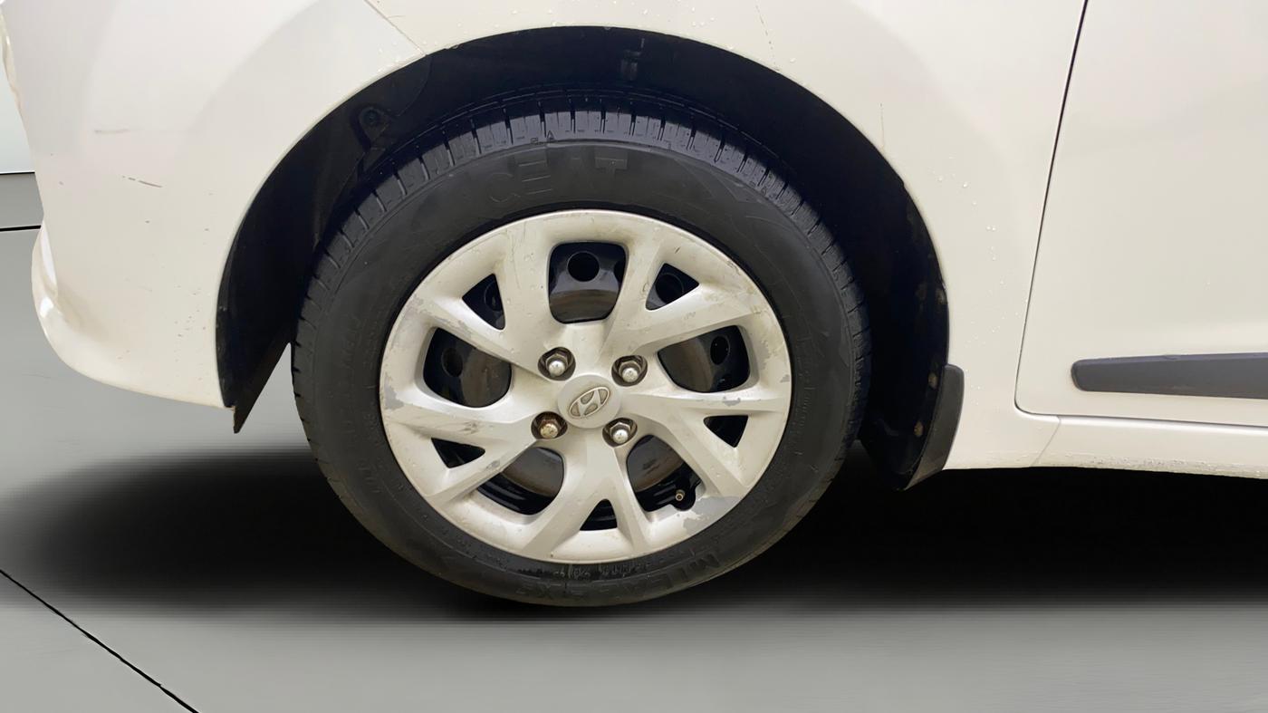 2017 Hyundai Grand i10 SPORTZ (O) 1.2 U2 CRDI, Diesel, Manual, 1,31,537 km, Left Front Wheel